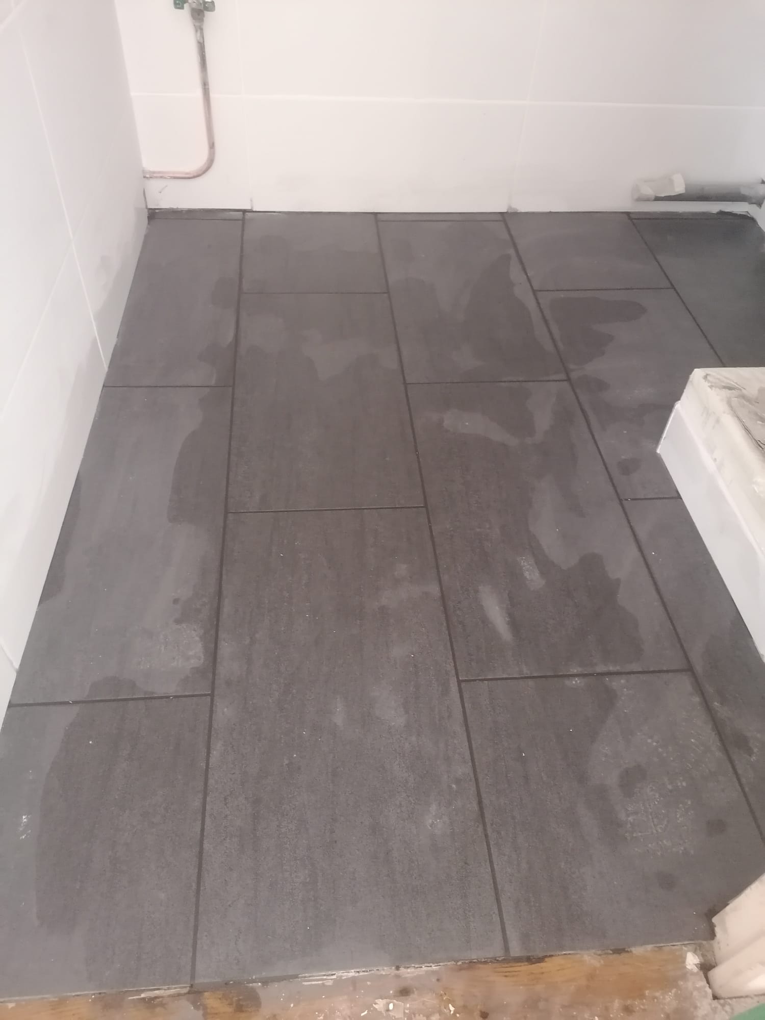 Réseaux techniques apparents avant habillage