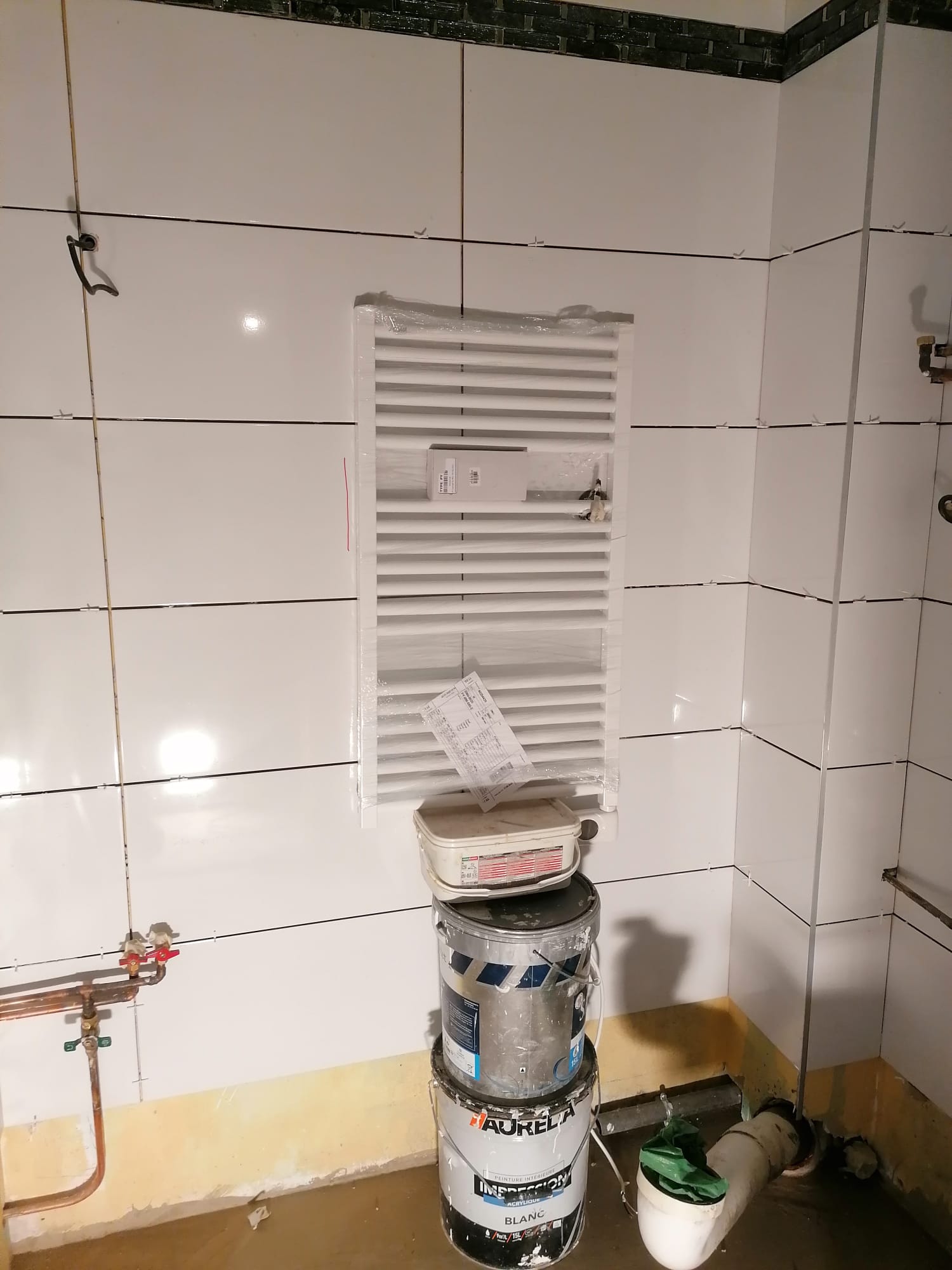 Travaux de plâtrerie et cloisonnement en cours à Paris 8e